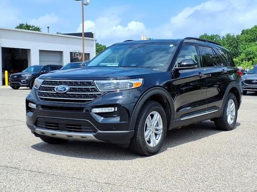 AGATE BLACK METALLIC 2023 Ford Explorer XLT