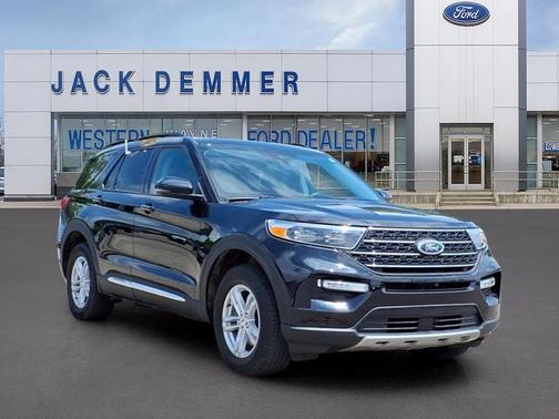 AGATE BLACK METALLIC 2023 Ford Explorer XLT