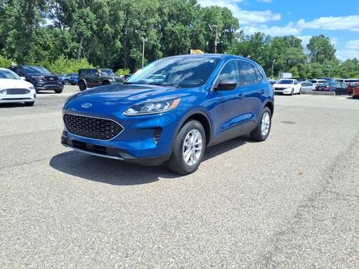 ATLAS BLUE METALLIC 2022 Ford Escape SE