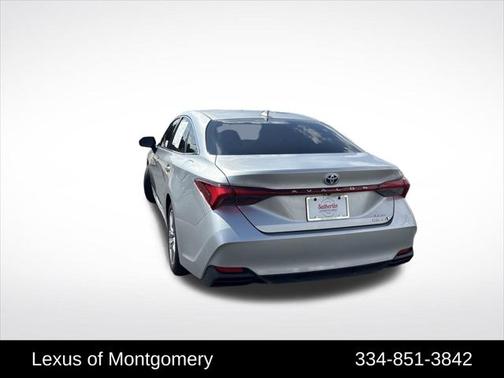 2021 Toyota Avalon Hybrid XLE Plus