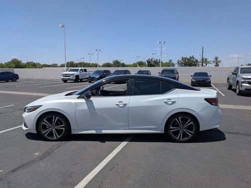 Aspen White/Super Black 2021 Nissan Sentra SR
