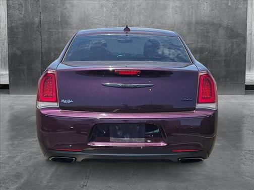2021 Chrysler 300 Touring