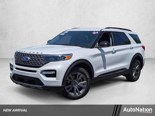 Star White Metallic Tri-Coat 2024 Ford Explorer XLT