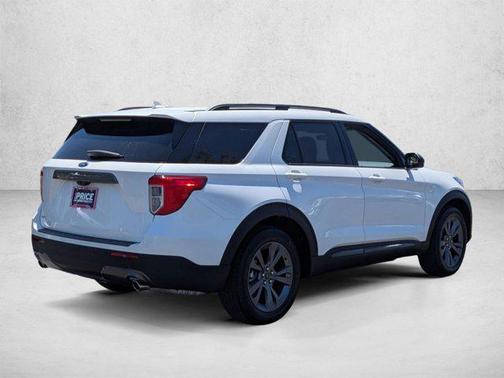 Star White Metallic Tri-Coat 2024 Ford Explorer XLT