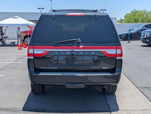 2015 Lincoln Navigator Base