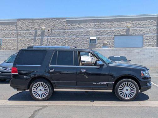 2015 Lincoln Navigator Base