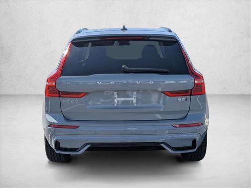 Vapour Grey Metallic 2025 Volvo XC60 B5 Ultra