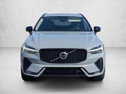 Vapour Grey Metallic 2025 Volvo XC60 B5 Ultra