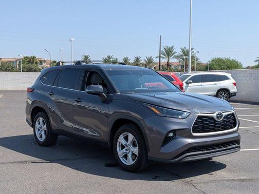 Magnetic Gray Metallic 2023 Toyota Highlander XLE