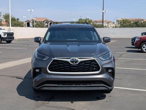 Magnetic Gray Metallic 2023 Toyota Highlander XLE