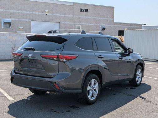 Magnetic Gray Metallic 2023 Toyota Highlander XLE