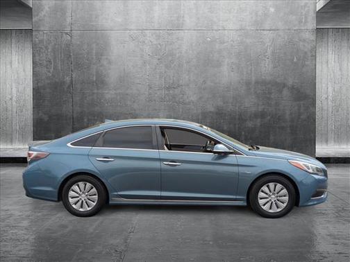 2016 Hyundai SONATA Hybrid SE