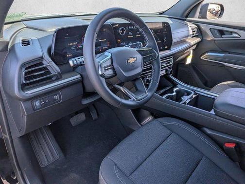Mosaic Black Metallic 2026 Chevrolet Traverse LT