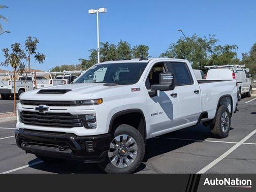 Summit White 2026 Chevrolet Silverado 2500 Custom