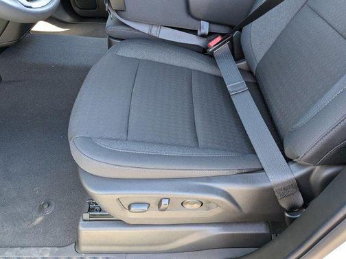 Summit White 2026 Chevrolet Silverado 2500 Custom