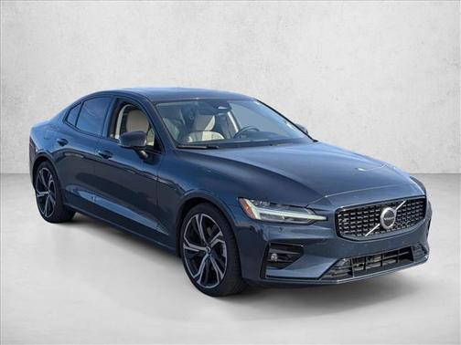 2023 Volvo S60 B5 Core Dark Theme
