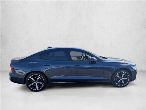 2023 Volvo S60 B5 Core Dark Theme