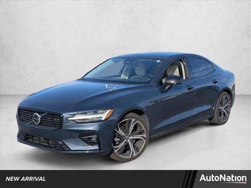 2023 Volvo S60 B5 Core Dark Theme