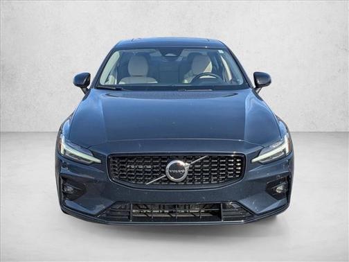2023 Volvo S60 B5 Core Dark Theme