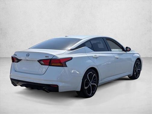 Pearl White Tricoat 2024 Nissan Altima SR FWD