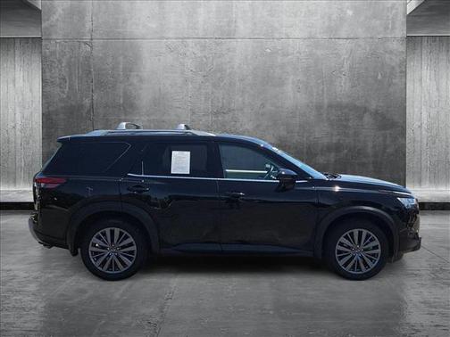 2022 Nissan Pathfinder SL 2WD