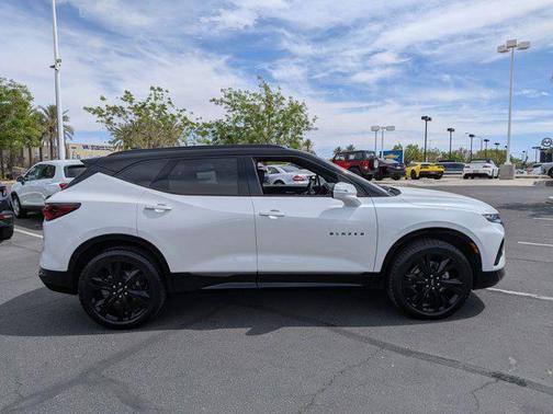 Iridescent Pearl Tricoat 2022 Chevrolet Blazer RS