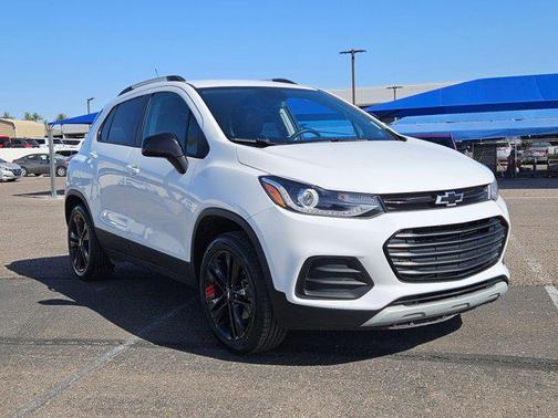 Summit White 2022 Chevrolet Trax LT