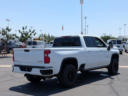 Summit White 2022 Chevrolet Silverado 2500 High Country