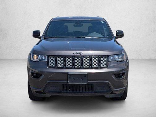 Granite Crystal Metallic Clearcoat 2017 Jeep Grand Cherokee Altitude