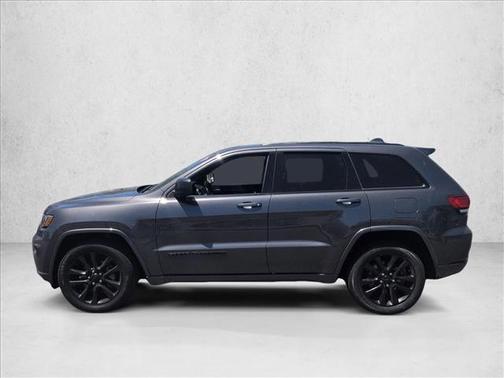 Granite Crystal Metallic Clearcoat 2017 Jeep Grand Cherokee Altitude