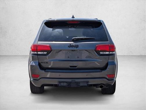 Granite Crystal Metallic Clearcoat 2017 Jeep Grand Cherokee Altitude