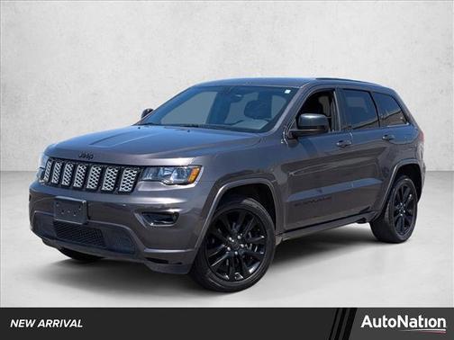 Granite Crystal Metallic Clearcoat 2017 Jeep Grand Cherokee Altitude