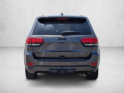 Granite Crystal Metallic Clearcoat 2017 Jeep Grand Cherokee Altitude