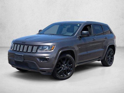 Granite Crystal Metallic Clearcoat 2017 Jeep Grand Cherokee Altitude