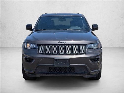 Granite Crystal Metallic Clearcoat 2017 Jeep Grand Cherokee Altitude