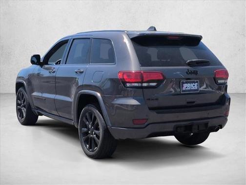 Granite Crystal Metallic Clearcoat 2017 Jeep Grand Cherokee Altitude