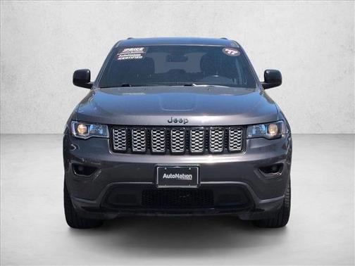 Granite Crystal Metallic Clearcoat 2017 Jeep Grand Cherokee Altitude