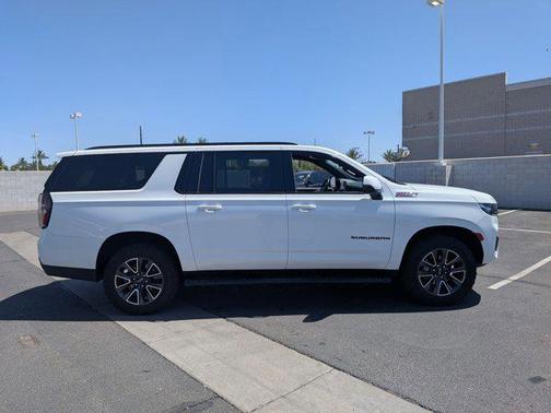 Summit White 2021 Chevrolet Suburban 4WD Z71