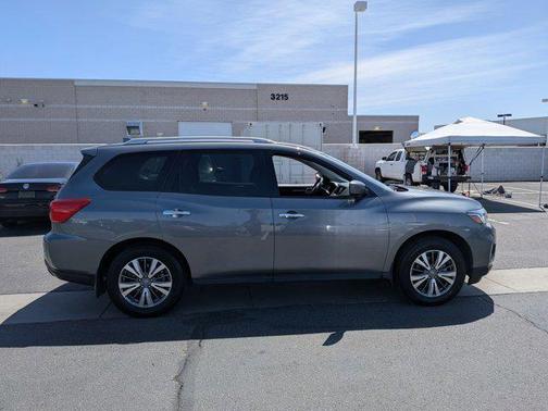 Gun Metallic 2020 Nissan Pathfinder S 2WD