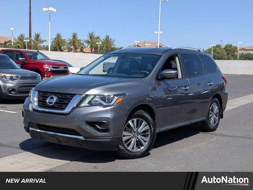 Gun Metallic 2020 Nissan Pathfinder S 2WD
