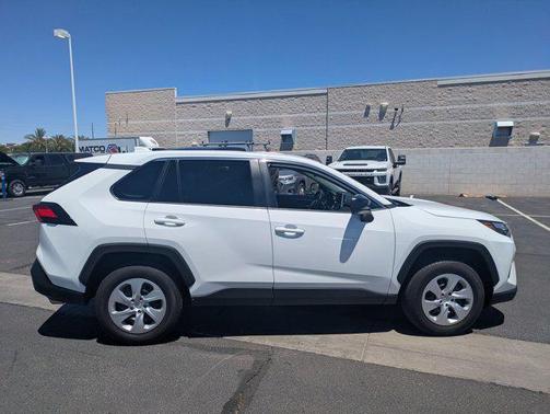2024 Toyota RAV4 LE