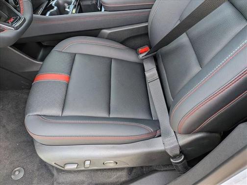 Polar White Tricoat 2026 Chevrolet Traverse RS