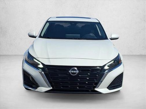 Pearl White Tricoat 2023 Nissan Altima 2.5 SV