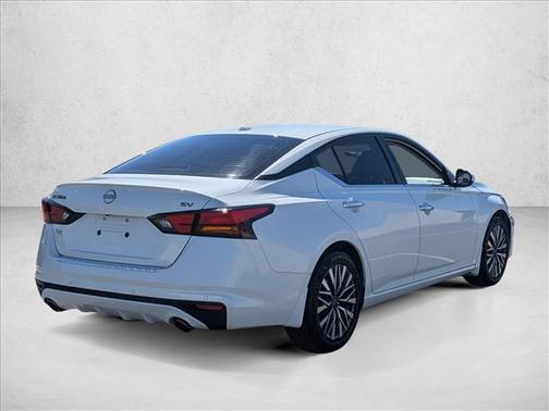 Pearl White Tricoat 2023 Nissan Altima 2.5 SV