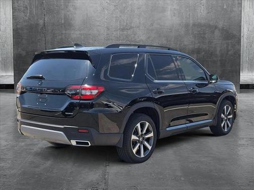 2023 Honda Pilot Touring 8-Passenger