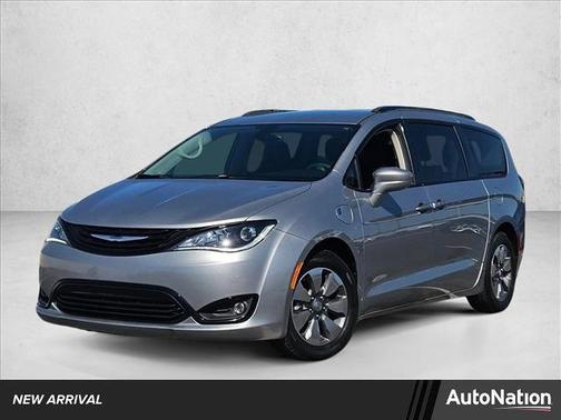 2018 Chrysler Pacifica Hybrid Touring L