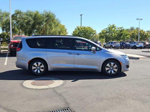2018 Chrysler Pacifica Hybrid Touring L