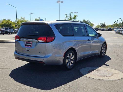 2018 Chrysler Pacifica Hybrid Touring L