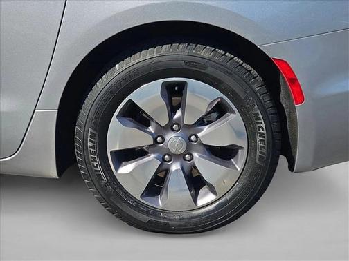2018 Chrysler Pacifica Hybrid Touring L