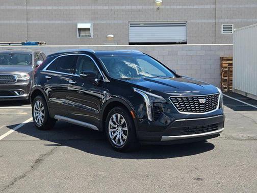 2022 Cadillac XT4 Premium Luxury